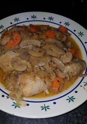 Una foto de Muslitos de pollo guisados