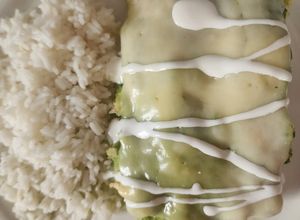 Una foto de Enchiladas en salsa de chile poblano