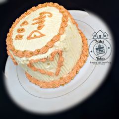 A picture of Buttered cream icing.