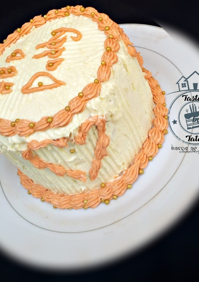 A picture of Buttered cream icing.