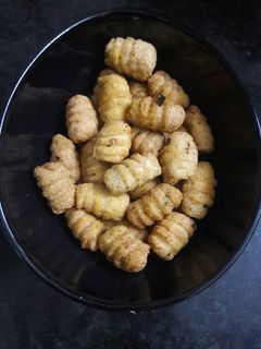 સુજી ક્રિસ્પ(Suji Crisp Recipe in Gujarati) રેસીપી મુખ્ય ફોટો