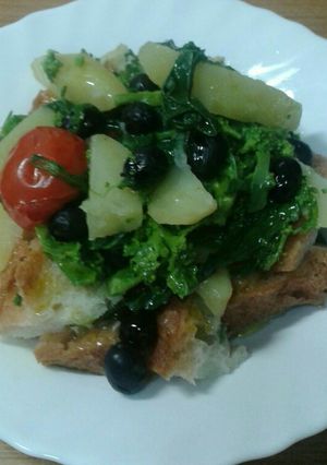 Foto di Pancotto con patate, cime di rape e olive