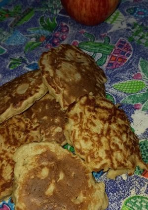 Una foto de Pancakes de manzana 🍎🥞 ♡