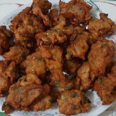 A picture of Crispy Moong daal pakoray.