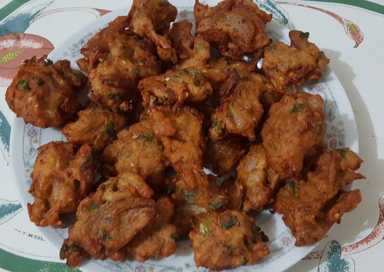 Simple Way to Prepare Homemade Crispy Moong daal pakoray