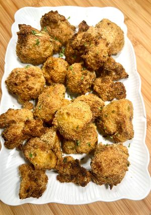 Une photo de Bouquets de chou fleur croustillants cuisson air fryer sauce yaourt endiablée 🌶️