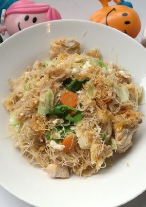 รูปของ เส้นหมี่ผัดไข่ อกไก่