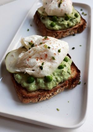 Une photo de ☆Tartines Petits Pois, Oeufs Pochés☆