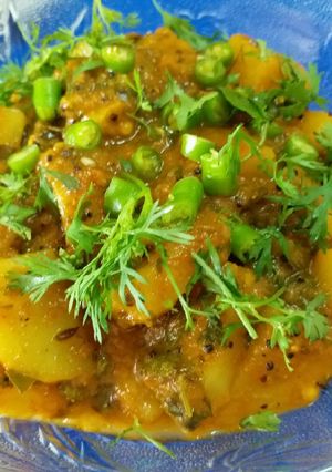 A picture of Potato and Tomato Curry.