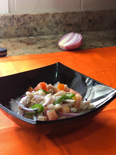 Una foto de Ceviche de mero con leche de chufa y lima