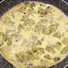 A picture of Tortilla de patatas tapas (Spanish omelette).