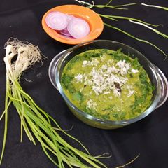A picture of Lilva Tuvar in green garlic gravy.