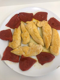 Una foto de Solomillos de pollo con pimientos del Piquillo de Lodosa