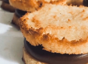 Una foto de Alfajores de coco (gluten free) 💛
