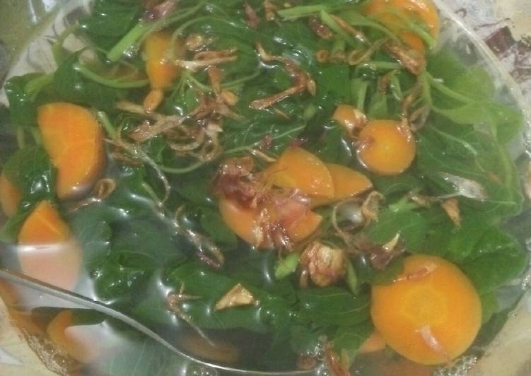 Bagaimana Menyiapkan Sayur Bayam Bening yang Enak