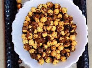 A picture of Bhuna chana masala (evening snack).