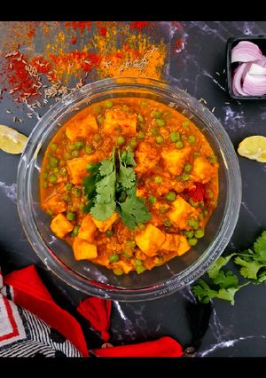 મટર પનીર (Matar Paneer Recipe In Gujarati) રેસીપી મુખ્ય ફોટો