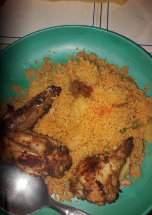 Une photo de Couscous au gras,ailes de poulet au four