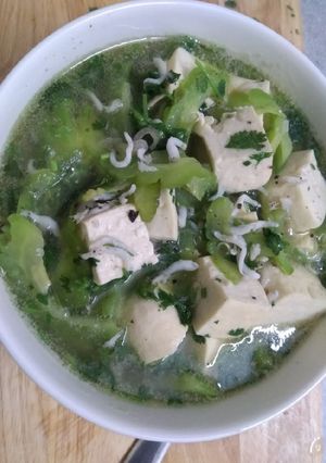 Hình của món Canh khổ qua cá bờm.