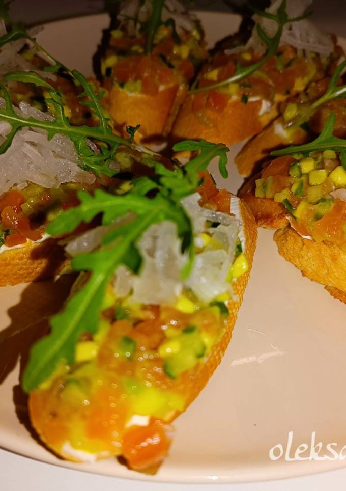 Брускети з горбушою, авокадо та дайконом🤤/Bruschetta with red fish, avocado and daikon