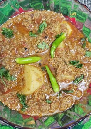 A picture of Jhat pat Karahi Qeema Alu.