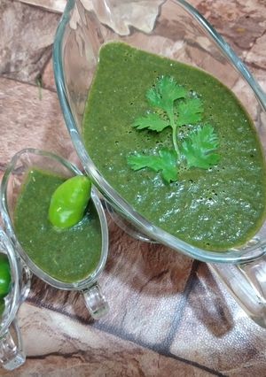 A picture of Hari chutney.