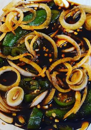 Una foto de Chiles toreados en salsa de soya