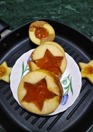 পিনাট বাটার অ্যাপল স্যান্ডউইচ (Pea nut butter apple sandwich recipe in Bengali) রেসিপির প্রধান ছবি