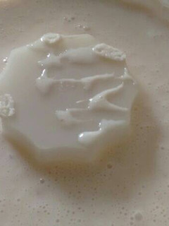 Una foto de Gelatina de búlgaros o kéfir con mermelada de fresa.ॐ