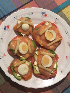 Una foto de Tostadas de tomate rápidas