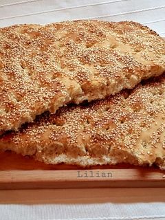 Φωτογραφία της συνταγής Εύκολη τραγανή λαγάνα με ταχίνι (σαν κουλούρι)