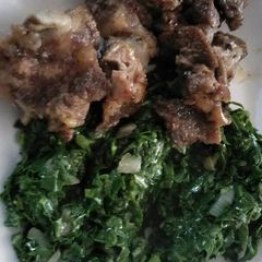 A picture of Fried beef with greens.