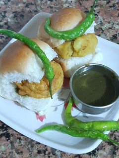 वडा पाव (Vada pav recipe in Hindi) रेसिपी मुख्य फोटो