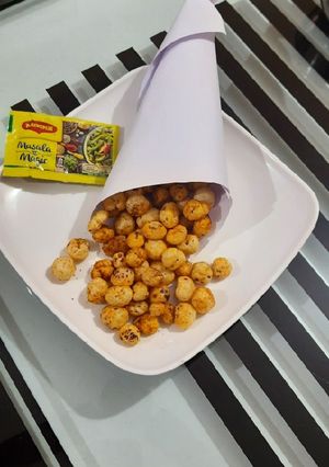 મસાલા મેજિક મખાના (Masala Magic Makhana Recipe In Gujarati) રેસીપી મુખ્ય ફોટો