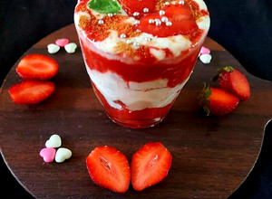 A picture of Strawberry Tiramisu.