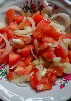 Una foto de Ensalada de pepino, tomate y cebolla 🍅🧅🥒