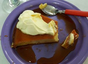 Una foto de Budín de pan casi flan😜