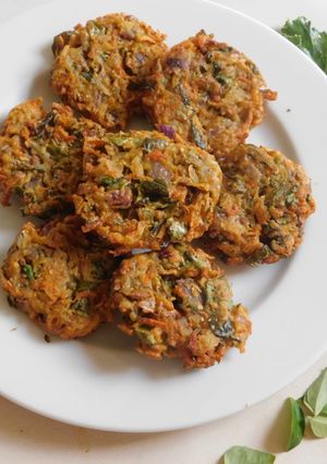 A picture of Multi Veggie Vada (Fritters).