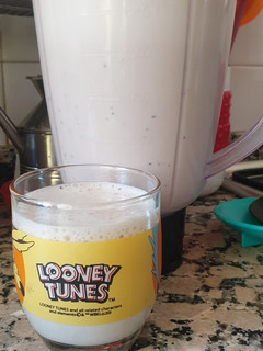 Una foto de Batido de piña arándanos y plátano 🍍🍌