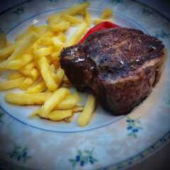 Una foto de Solomillo de ternera con pimientos de piquillo