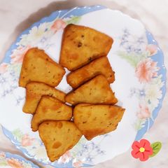 A picture of Mathri.