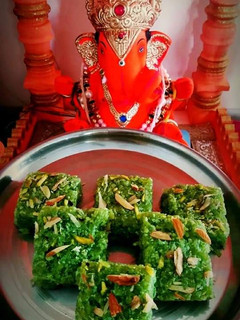लौकी की बर्फी (Lauki ki barfi recipe in Hindi) रेसिपी मुख्य फोटो