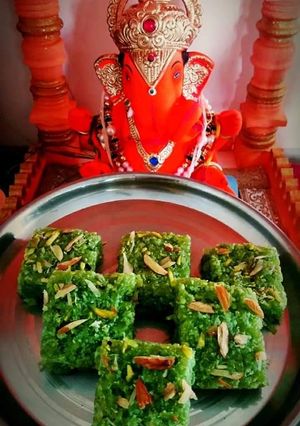 लौकी की बर्फी (Lauki ki barfi recipe in Hindi) रेसिपी मुख्य फोटो