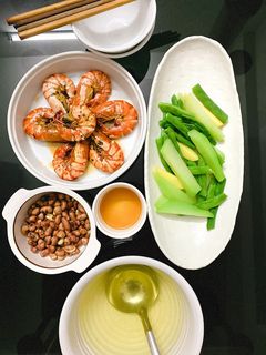 Hình của món Tôm rim mặn ngọt.