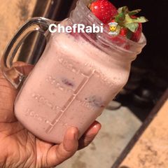 A picture of Strawberry banana smoothie.