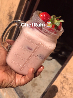 A picture of Strawberry banana smoothie.
