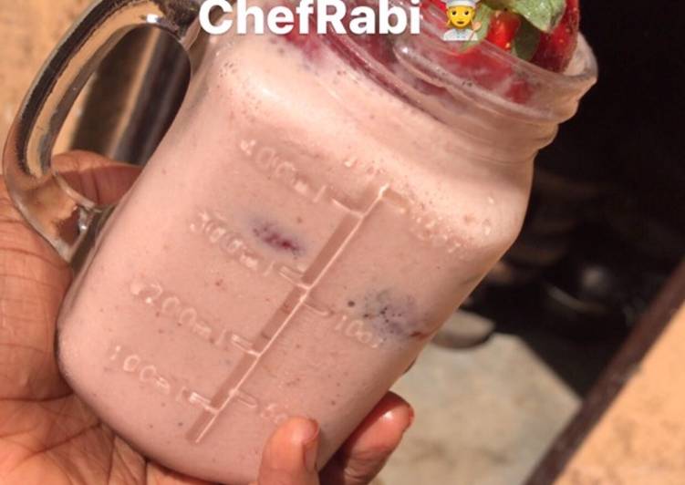 Recipe of Any-night-of-the-week Strawberry banana smoothie