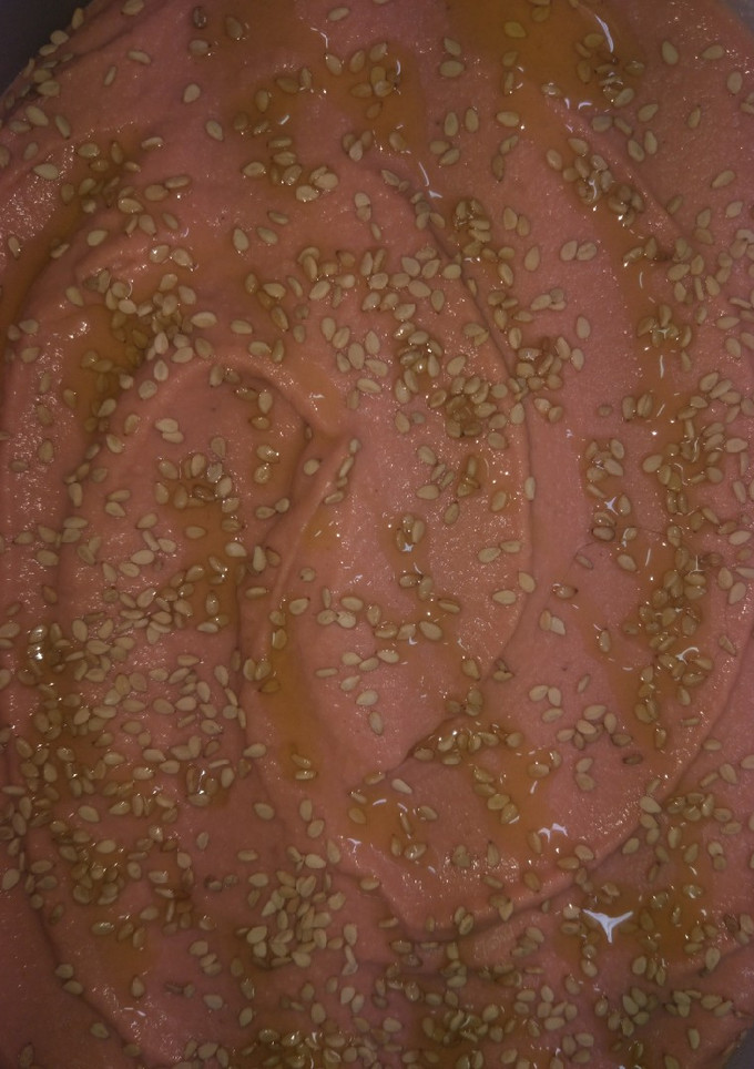 Una foto de Hummus de remolacha