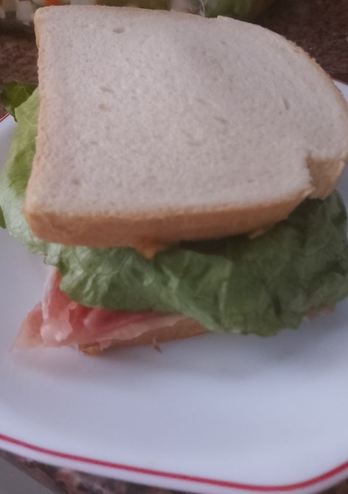 Una foto de Sándwich Vegetal con Jamón serrano