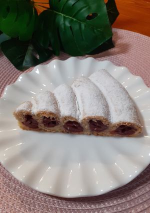 Meggyes csigatekercs recept fotója